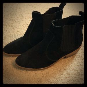 Gap black suede bootie
